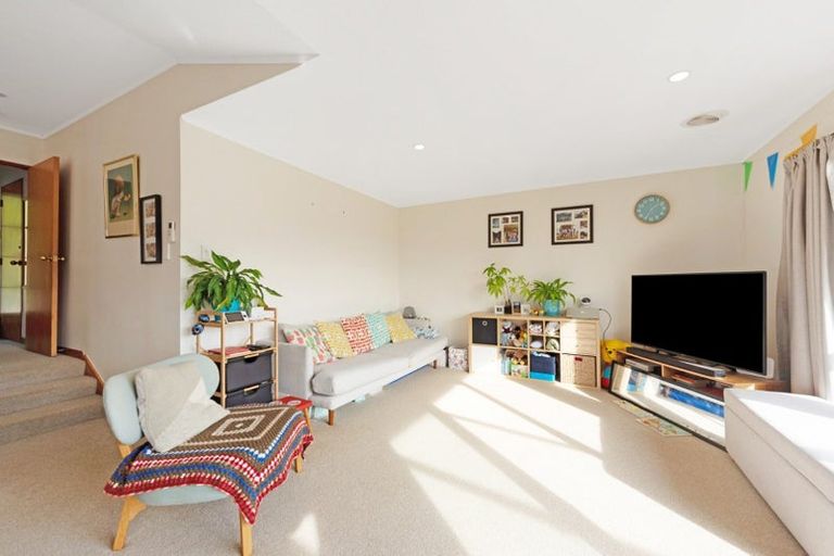 Photo of property in 16a Parklands Drive, Karori, Wellington, 6012