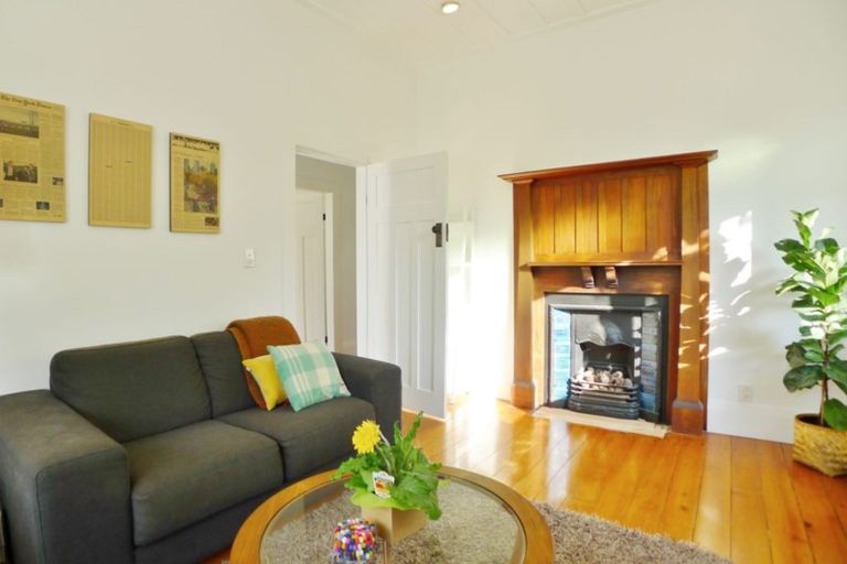 Photo of property in 29 Stafford Road, Northcote Point, Auckland, 0627