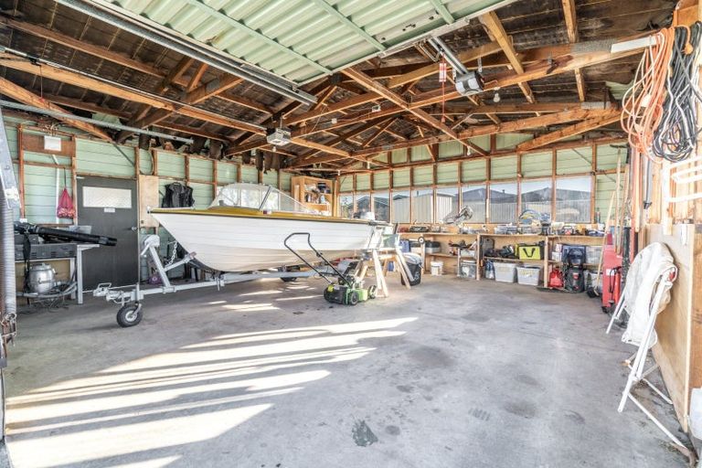 Photo of property in 220 Mcquarrie Street, Kingswell, Invercargill, 9812