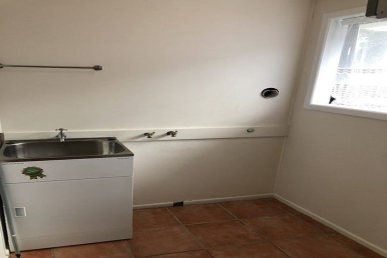 Photo of property in 215 Birkdale Road, Birkdale, Auckland, 0626