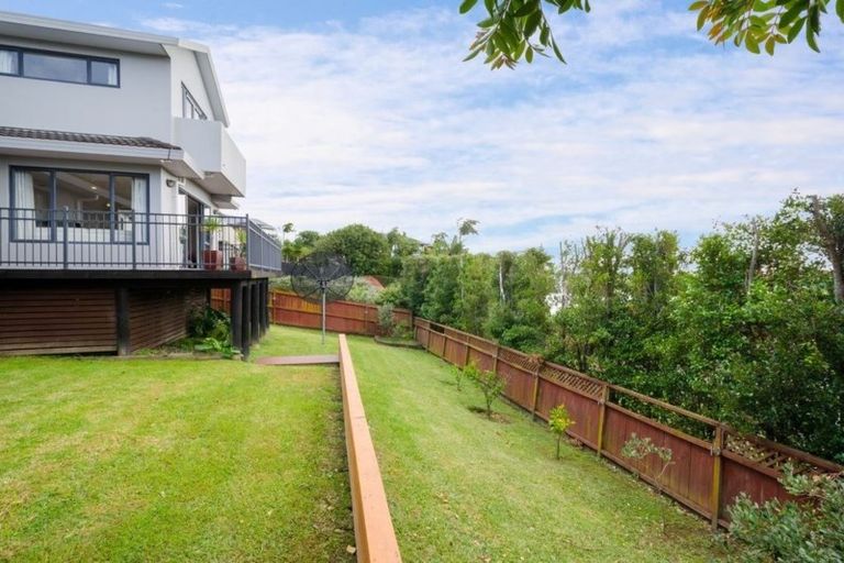 Photo of property in 114 Luckens Road, West Harbour, Auckland, 0618