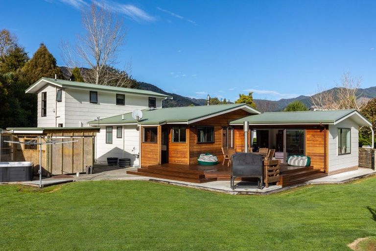 Photo of property in 6b Lady Cobham Grove, Anakiwa, Picton, 7281