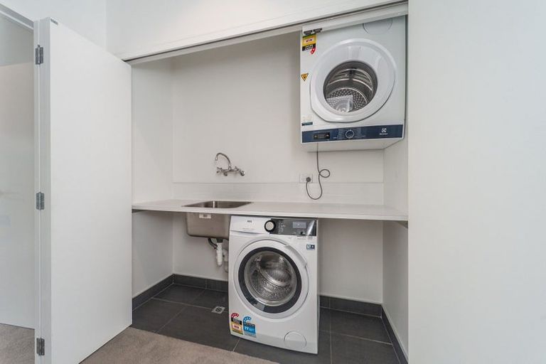 Photo of property in 21/104 Maupuia Road, Maupuia, Wellington, 6022