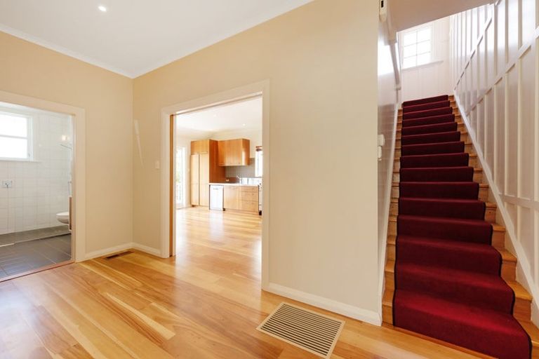 Photo of property in 16 Burnell Avenue, Thorndon, Wellington, 6011