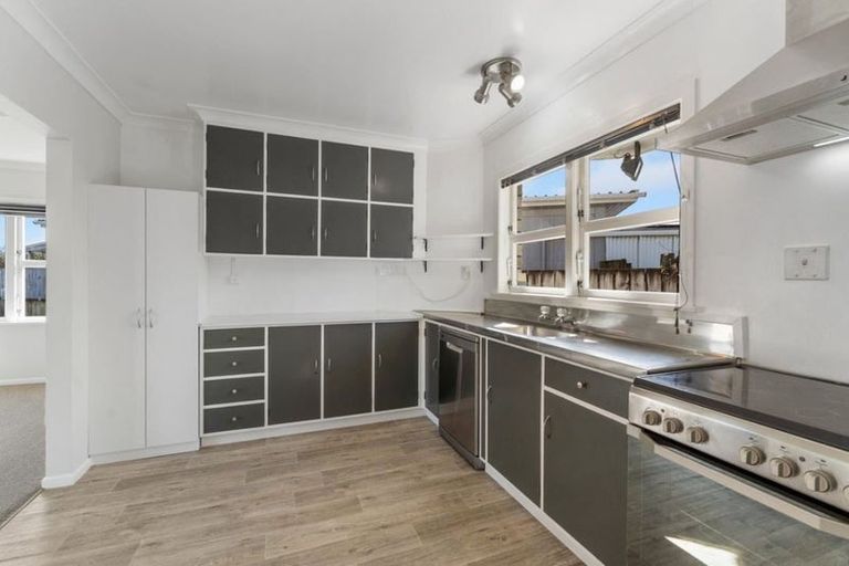 Photo of property in 55 Karaka Crescent, Levin, 5510