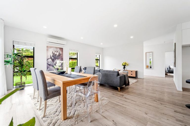 Photo of property in 29 Syd Grant Crescent, Orewa, 0931