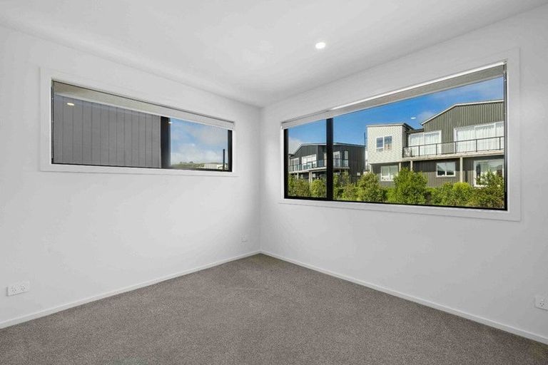 Photo of property in 44 Koreke Close, Kenepuru, Porirua, 5022