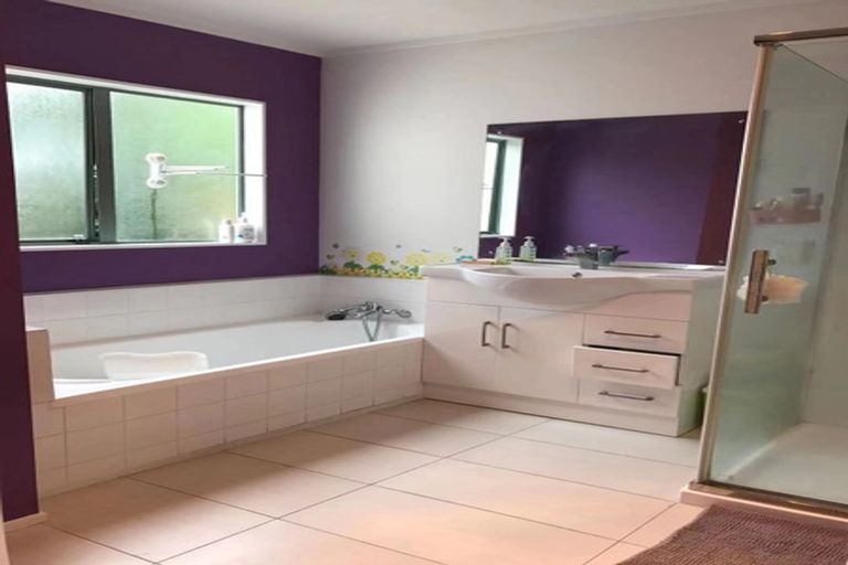 Photo of property in 1/4 Mossop Rise, Glenfield, Auckland, 0629