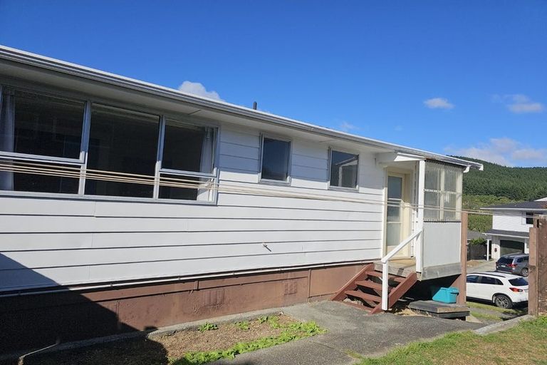 Photo of property in 133a Taylor Terrace, Tawa, Wellington, 5028