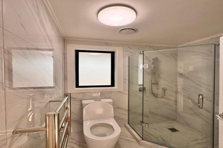 Photo of property in 18 Kelwyn Road, Kelston, Auckland, 0602