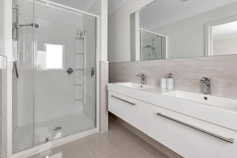 Photo of property in 41 Kaurinui Crescent, One Tree Point, 0118