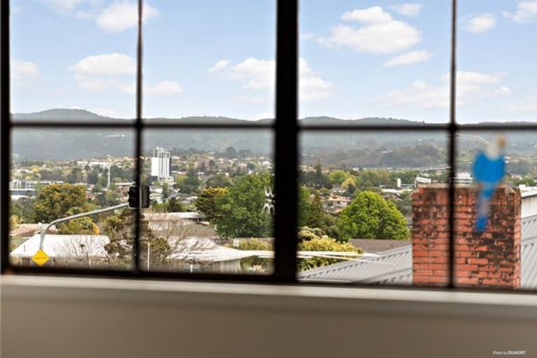 Photo of property in 1/216 Edmonton Road, Te Atatu South, Auckland, 0610