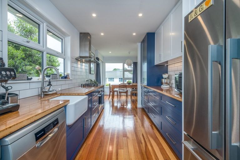 Photo of property in 13 Turville Crescent, Newlands, Wellington, 6037