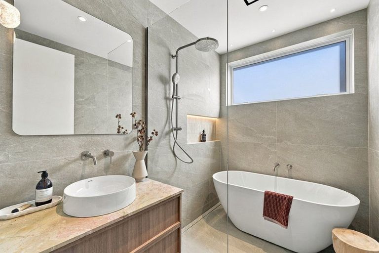 Photo of property in 2/183 Weston Road, St Albans, Christchurch, 8052