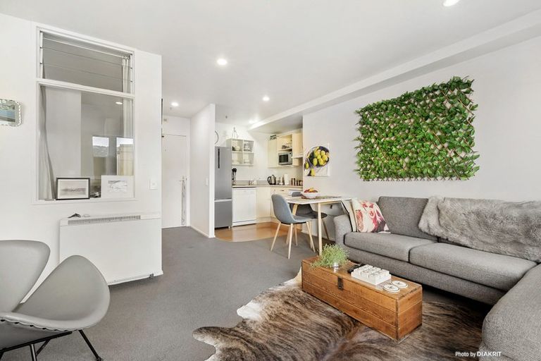 Photo of property in Courtenay Apartments, 512/120 Courtenay Place, Te Aro, Wellington, 6011
