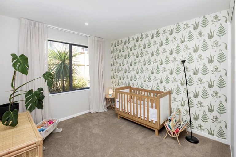 Photo of property in 63 Moncks Spur Road, Redcliffs, Christchurch, 8081