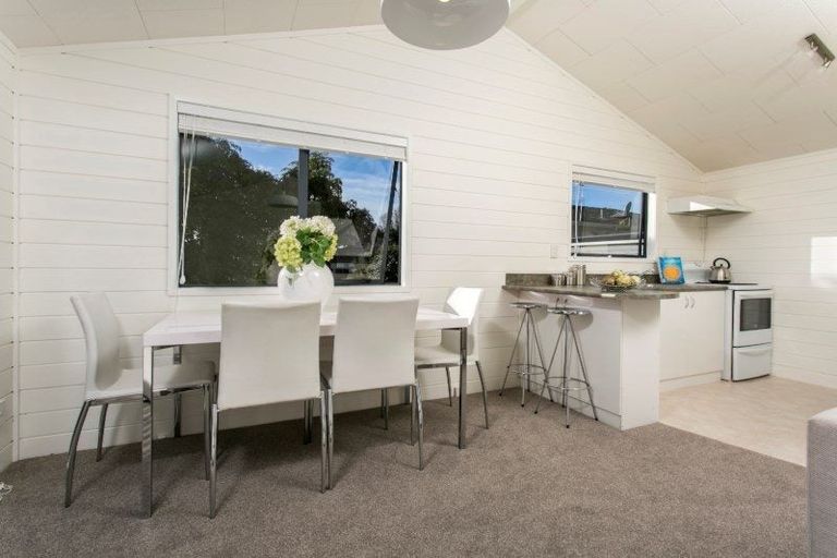 Photo of property in 4 Fairdale Place, Birkdale, Auckland, 0626