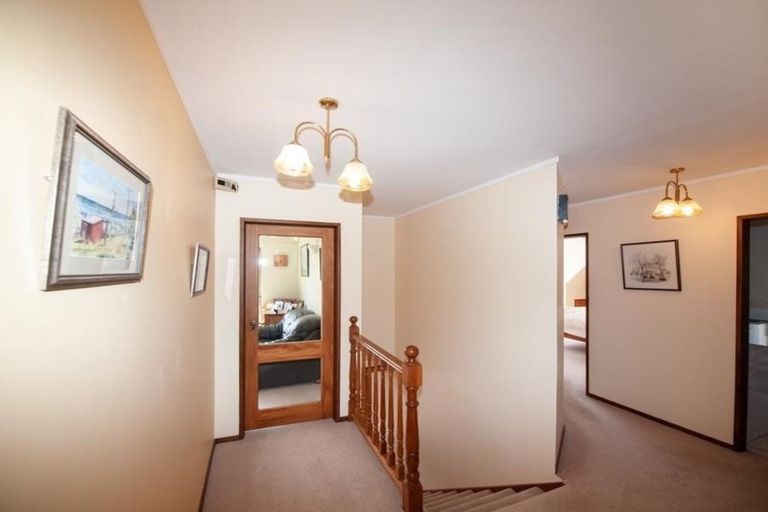 Photo of property in 117 Churton Drive, Churton Park, Wellington, 6037