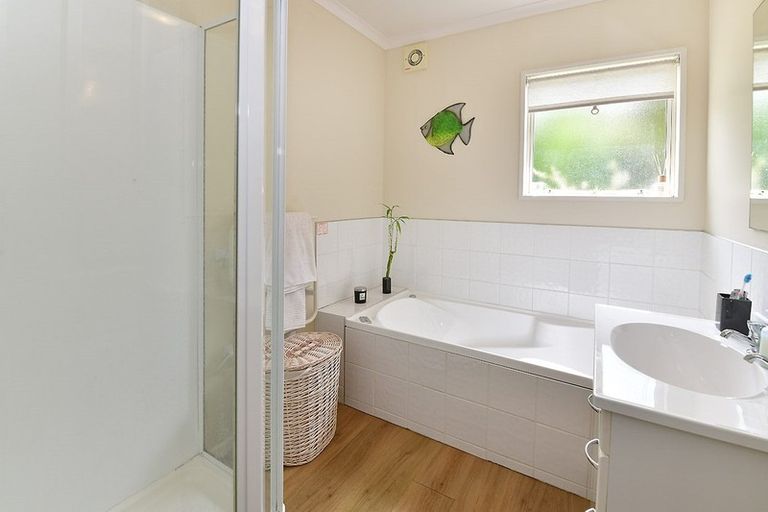 Photo of property in 7 Amberly Rise, Helensville, 0800