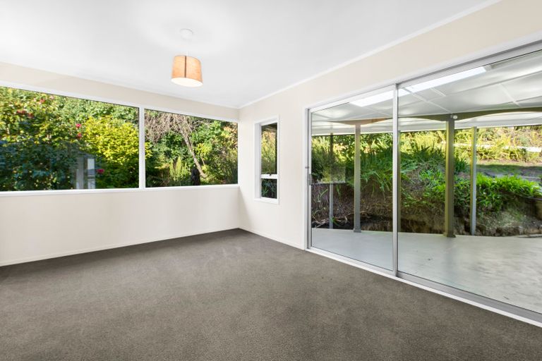 Photo of property in 99 Kawakawa Bay Coast Road, Kawakawa Bay, Papakura, 2585