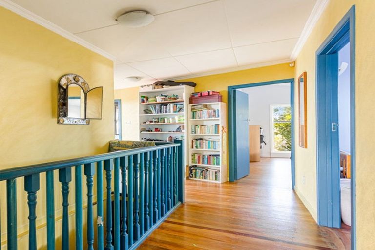 Photo of property in 22 Arapito Road, Titirangi, Auckland, 0604