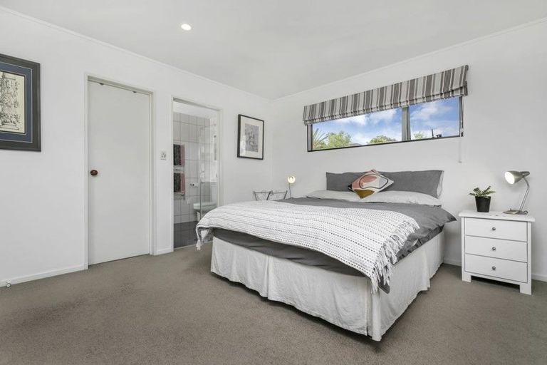 Photo of property in 2/143a Mokoia Road, Birkenhead, Auckland, 0626