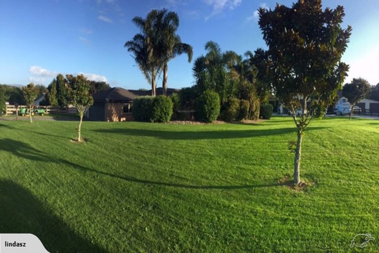 Photo of property in 3 Frank Knight Place, Waiuku, 2123