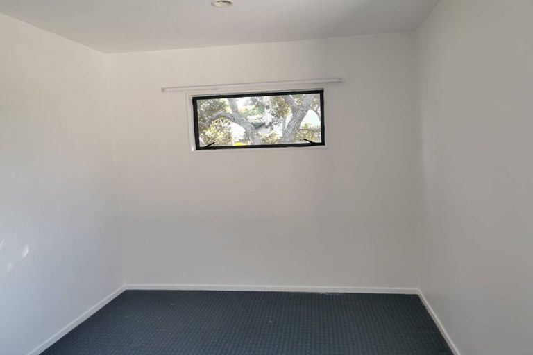 Photo of property in 17a Covil Avenue, Te Atatu South, Auckland, 0610