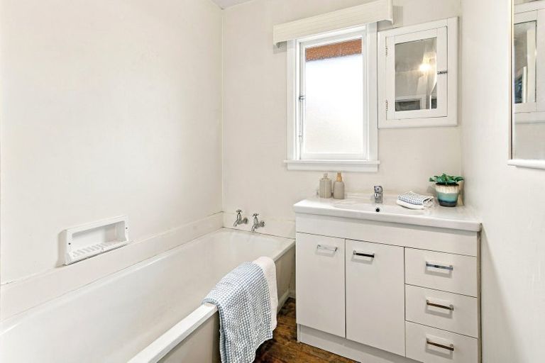 Photo of property in 54 Hargood Street, Woolston, Christchurch, 8062