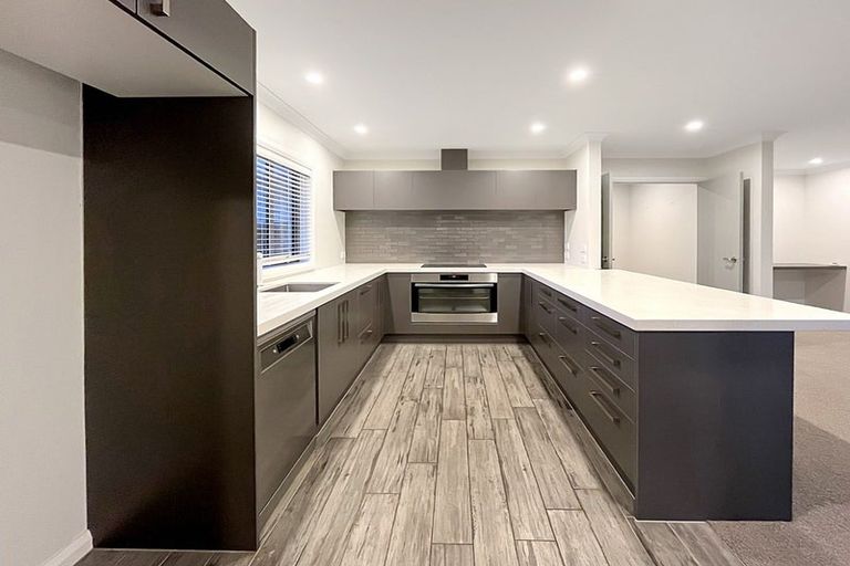 Photo of property in 7 Monaco Grove, Fitzherbert, Palmerston North, 4410