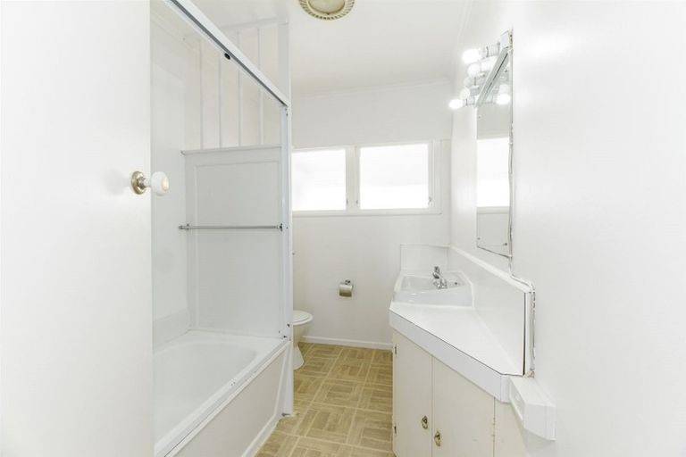 Photo of property in 1/38 Holland Road, Hillcrest, Auckland, 0627