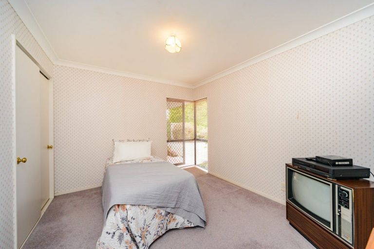 Photo of property in 112 John F Kennedy Drive, Milson, Palmerston North, 4414
