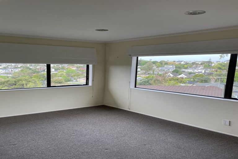 Photo of property in 2/13 Naviti Place, Browns Bay, Auckland, 0630