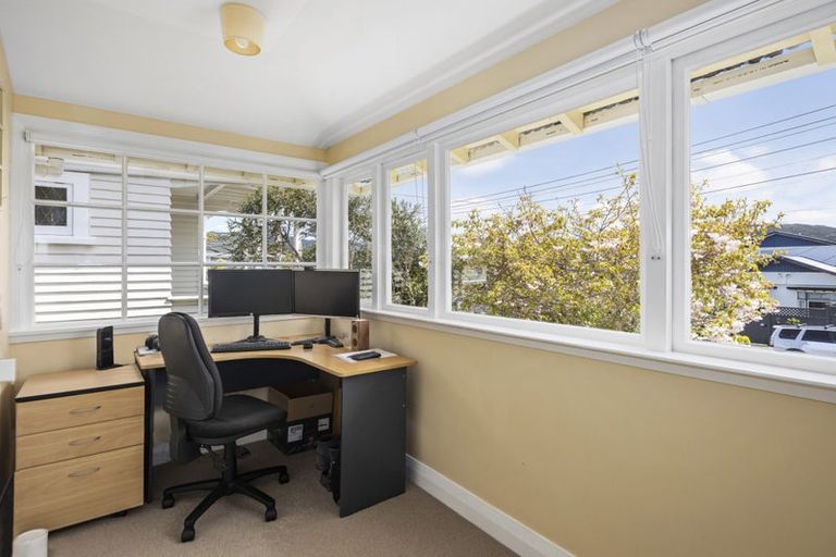 Photo of property in 17 Firth Terrace, Karori, Wellington, 6012