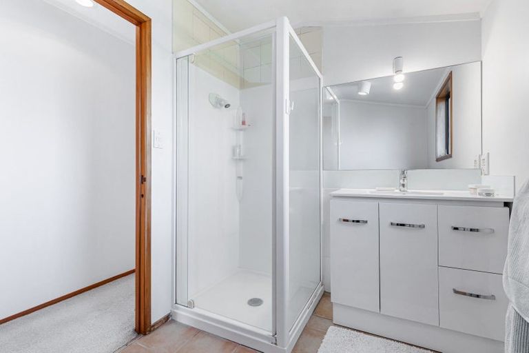 Photo of property in 2/2 Elizabeth Place, Mairangi Bay, Auckland, 0630