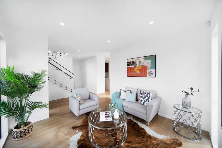 Photo of property in 9 Korowhiti Road, Clarks Beach, 2122