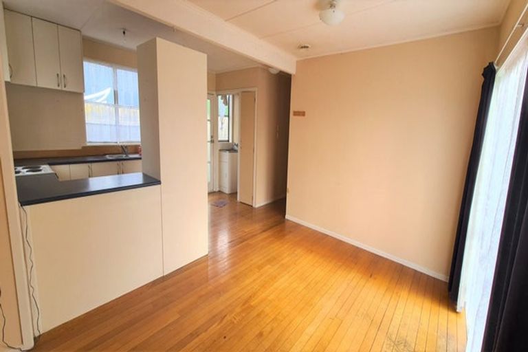 Photo of property in 34 Islington Avenue, New Lynn, Auckland, 0600