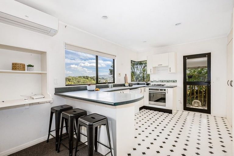 Photo of property in 21 Ladbrooke Drive, Newlands, Wellington, 6037