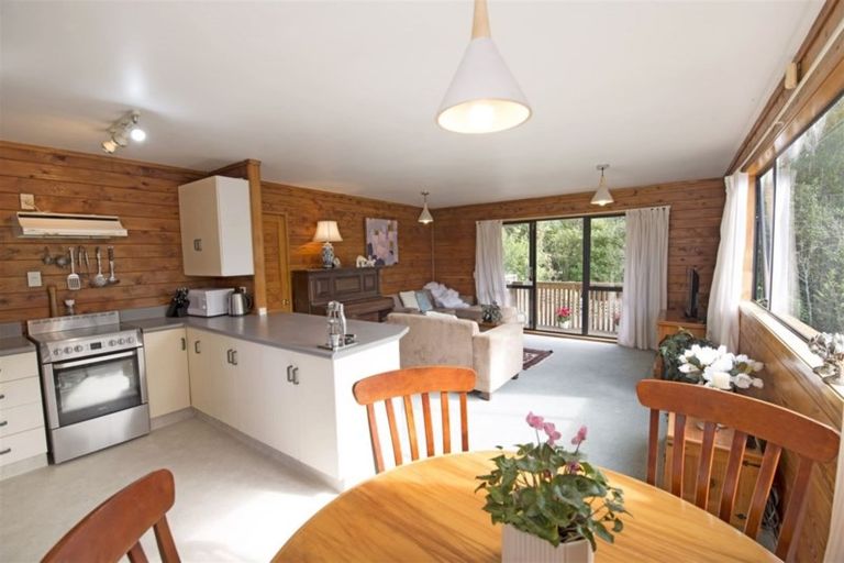 Photo of property in 2/4 James Scott Place, Te Atatu South, Auckland, 0602