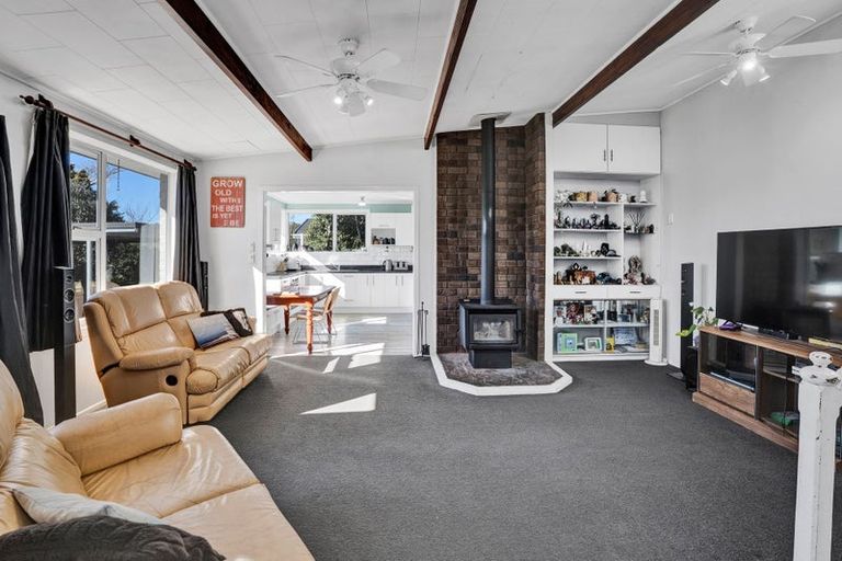 Photo of property in 6 Kowhai Street, Inglewood, 4330