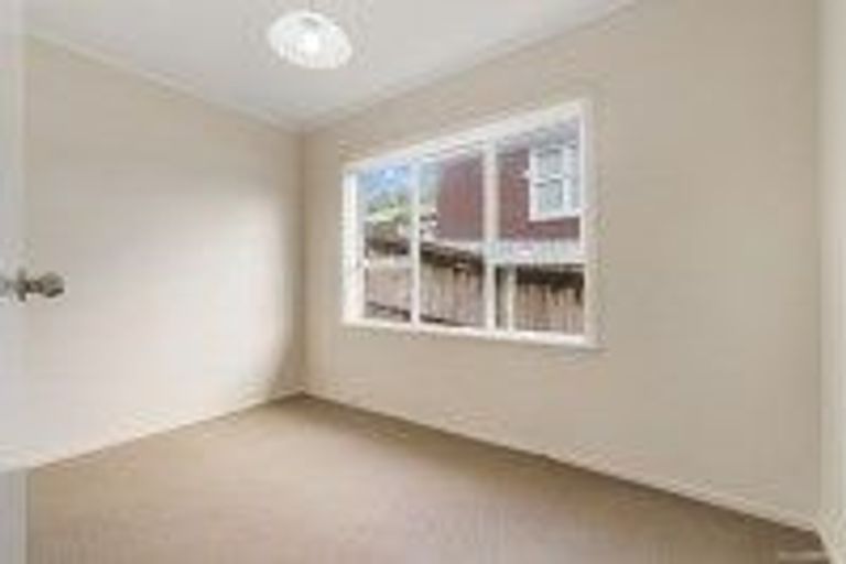 Photo of property in 21 Sheridan Drive, New Lynn, Auckland, 0600