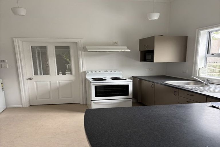 Photo of property in 121 Kelburn Parade, Kelburn, Wellington, 6012