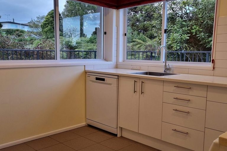 Photo of property in 28 Judkins Crescent, Cockle Bay, Auckland, 2014