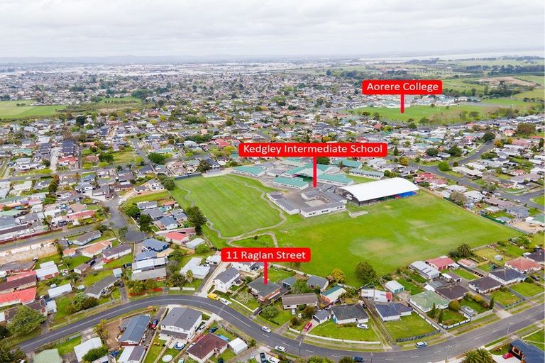 Photo of property in 11 Raglan Street, Mangere East, Auckland, 2024