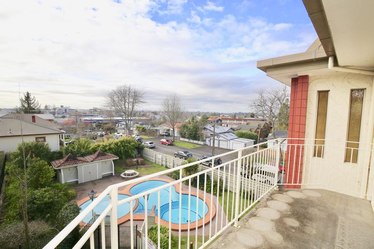 Photo of property in 9/10 Hunter Street, Hamilton Lake, Hamilton, 3204