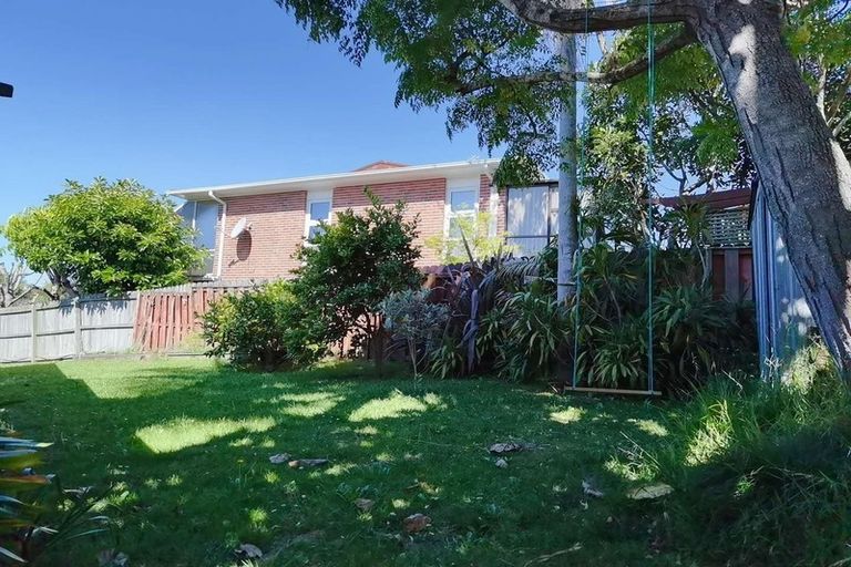 Photo of property in 77 Beechdale Crescent, Pakuranga Heights, Auckland, 2010