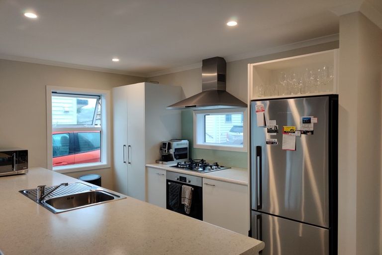 Photo of property in 2/20 Glanmire Road, Newlands, Wellington, 6037