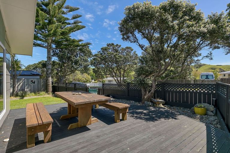 Photo of property in 32 Sea Vista Drive, Pukerua Bay, 5026