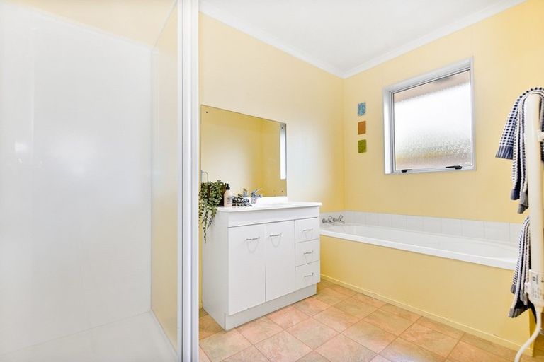 Photo of property in 37 Nottingham Drive, Hamilton East, Hamilton, 3216