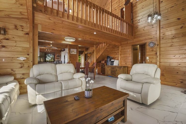 Photo of property in 205 Whangaparaoa Road, Red Beach, 0932